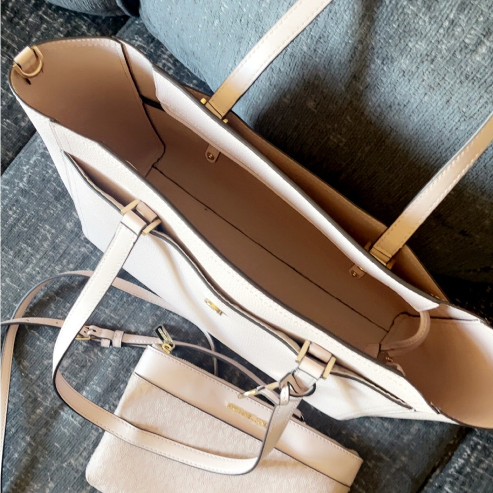 100% Authentic Michael Kors Pink Blush Leather Tote and Wristlet Set - Picture 4 of 8